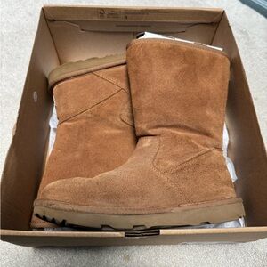 UGG Kids Boots in Chestnut